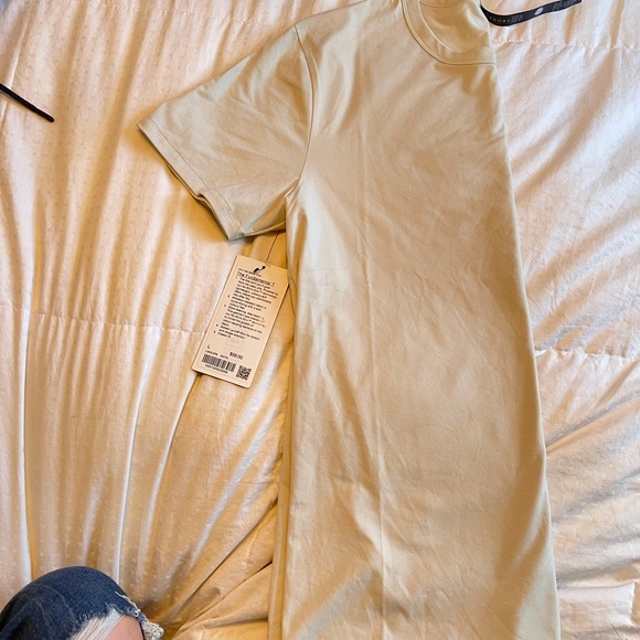 SOLD!!!Lululemon The Fundamental T Shirt - Picture 5 of 6